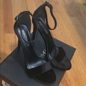 Fashion Nova black high heel sandals sz 8.5
